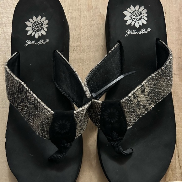 Yellow Box Women's Nador Platino Flip Flops Brown Snakeskin Size 7.5 - Picture 3 of 7